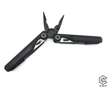 Leatherman Wava Alpha Obsidian Zange halb eingeklappt